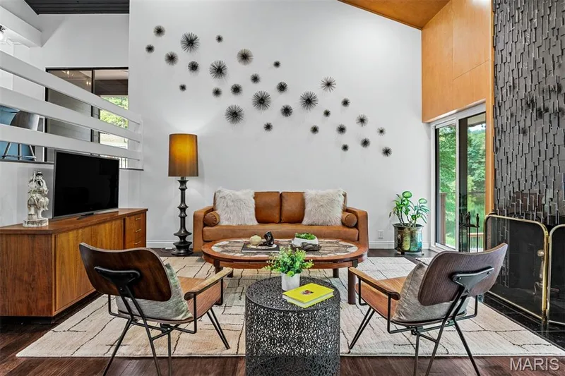 Family room — 35 Arrowhead Estates Court, Chesterfield, MO 63017