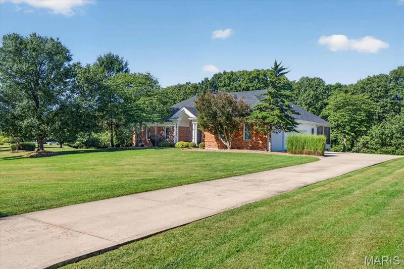 1469 Ridgetree Trails Drive, Ballwin, MO 63021 — listing photo 2 of 42