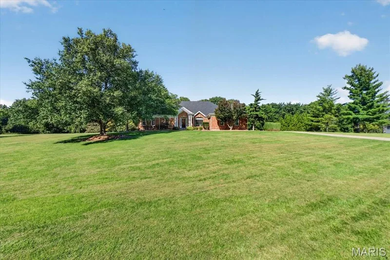 1469 Ridgetree Trails Drive, Ballwin, MO 63021 — listing photo 3 of 42
