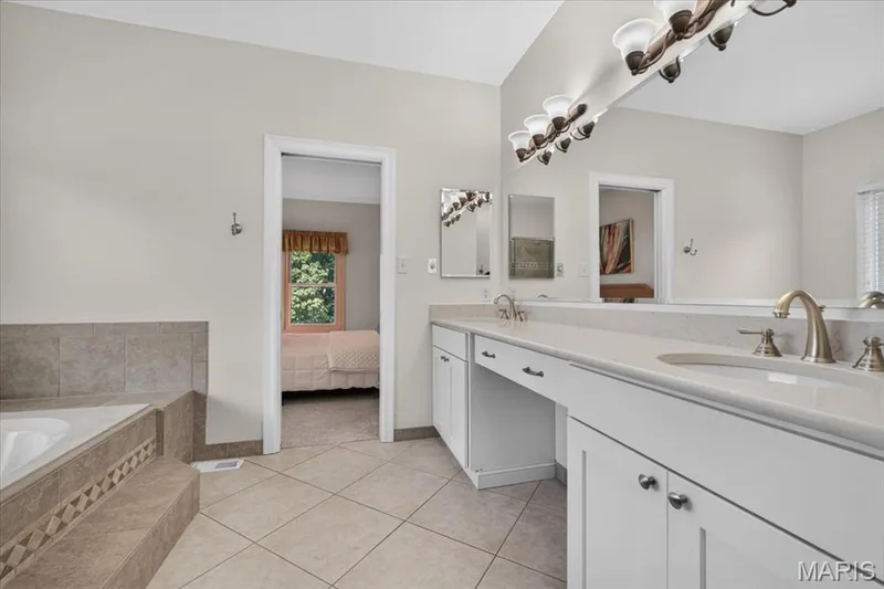 1469 Ridgetree Trails Drive, Ballwin, MO 63021 — listing photo 19 of 42