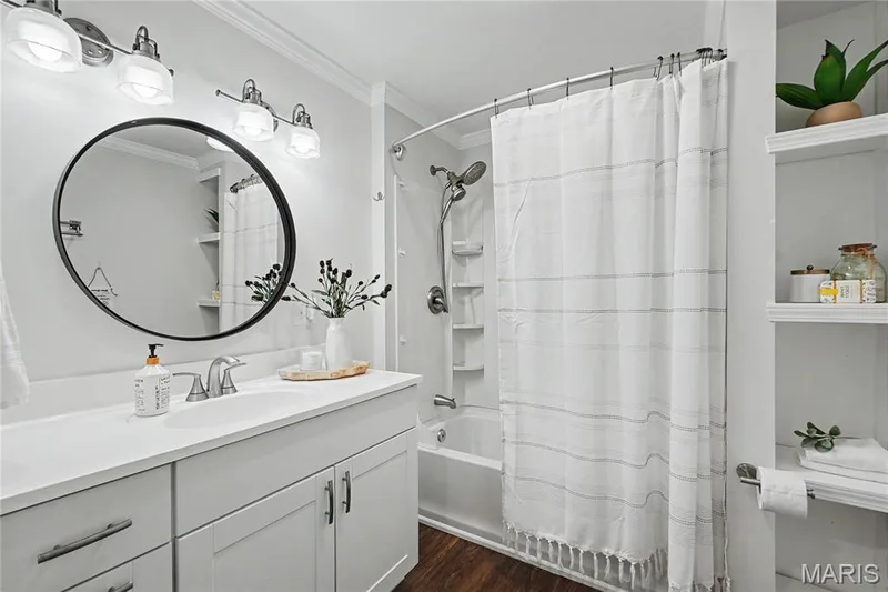 Adult height sink with tub/shower combo and decorative shelves — 31 Plackemeier, O'Fallon, MO 63366