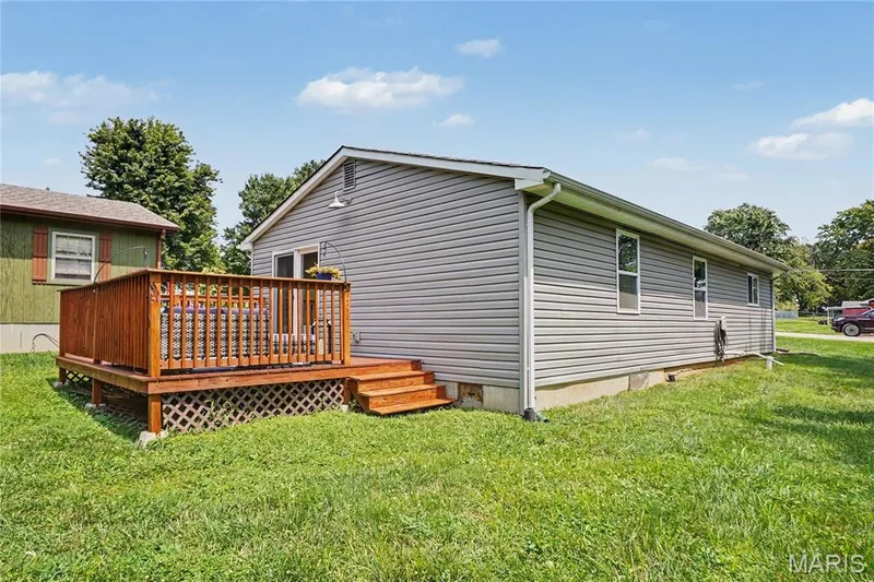 Low maintenance vinyl siding — 31 Plackemeier, O'Fallon, MO 63366