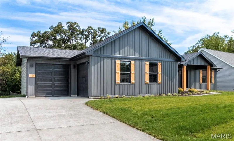 10 Pershing Circle, O'Fallon, MO 63366 — listing photo 2 of 39