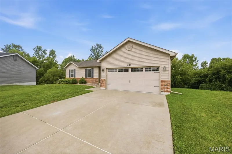 454 Honeysuckle Creek Drive, Wentzville, MO 63385 — listing photo 3 of 33
