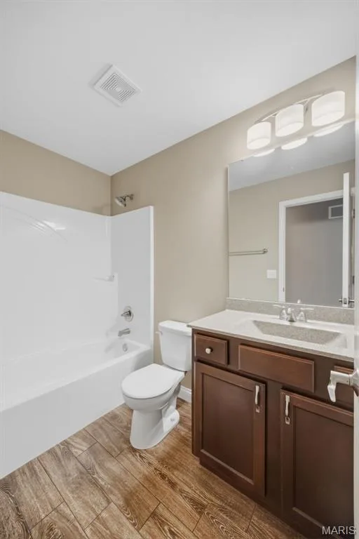 454 Honeysuckle Creek Drive, Wentzville, MO 63385 — listing photo 12 of 33