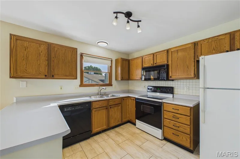 3405 Sherman Park Drive #4C, St Charles, MO 63303 — listing photo 8 of 32