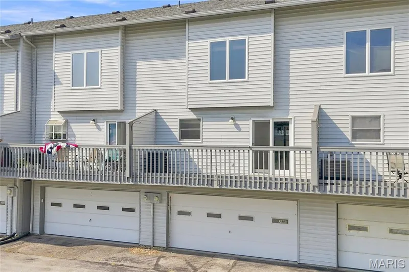 Great tuck under garage — 3405 Sherman Park Drive #4C, St Charles, MO 63303