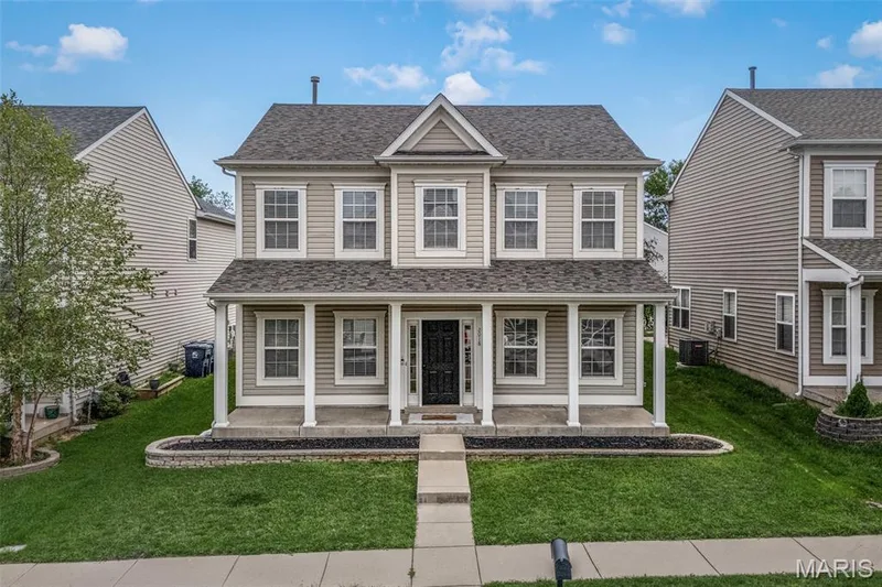 2018 Village Glen Drive, Wentzville, MO 63385 — listing photo 2 of 51