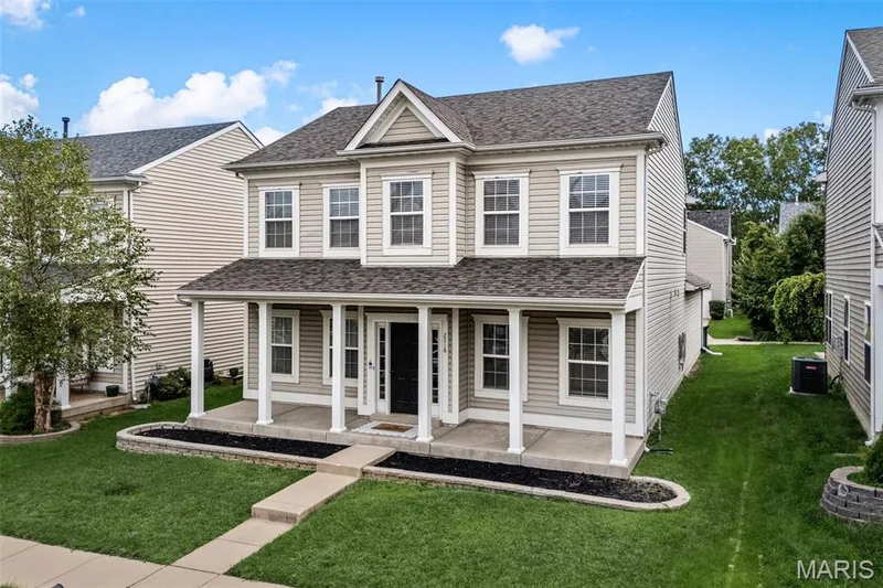 2018 Village Glen Drive, Wentzville, MO 63385 — listing photo 4 of 51