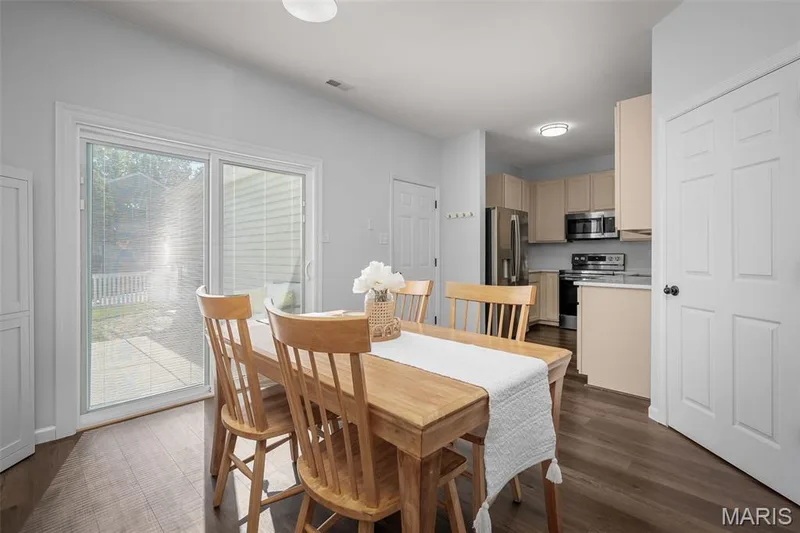 2018 Village Glen Drive, Wentzville, MO 63385 — listing photo 13 of 51