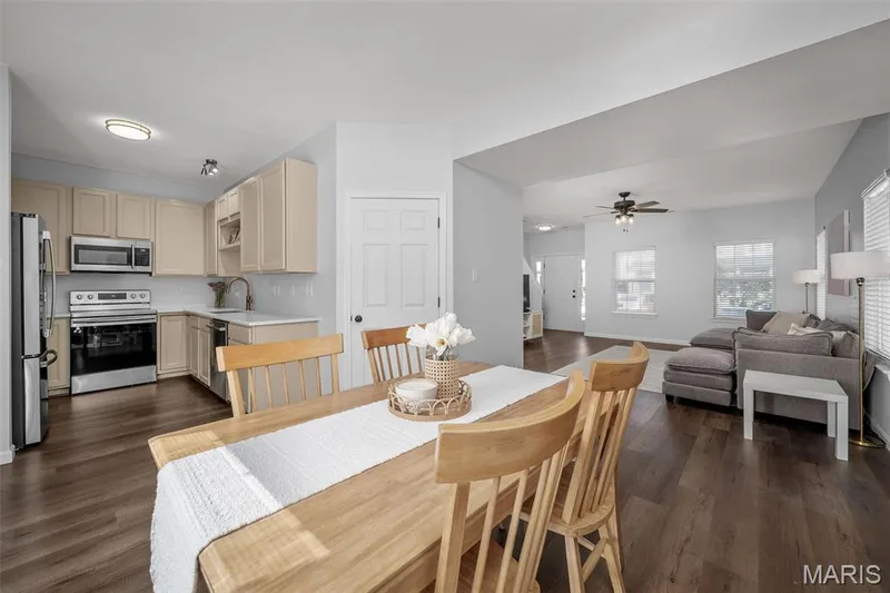 2018 Village Glen Drive, Wentzville, MO 63385 — listing photo 14 of 51