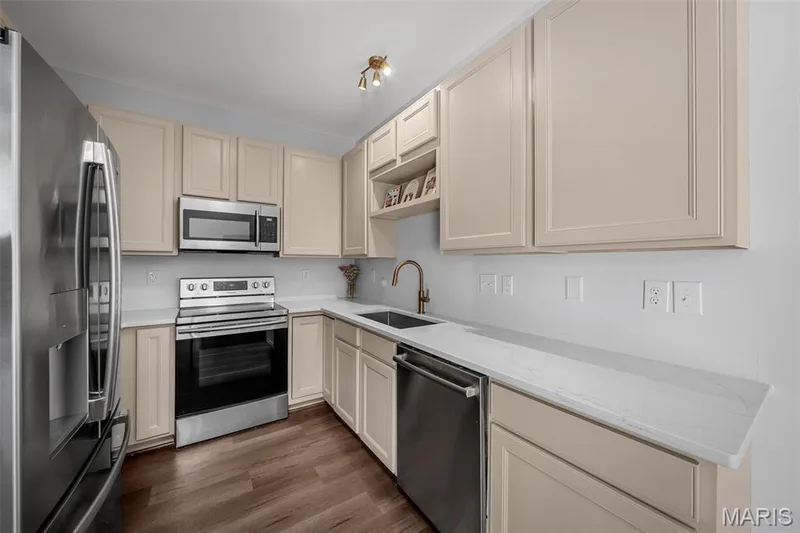 2018 Village Glen Drive, Wentzville, MO 63385 — listing photo 15 of 51