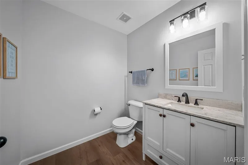 2018 Village Glen Drive, Wentzville, MO 63385 — listing photo 18 of 51