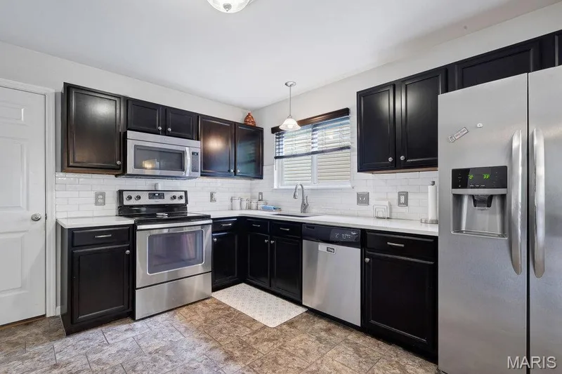 211 Discovery Village Circle, Wentzville, MO 63385 — listing photo 2 of 48