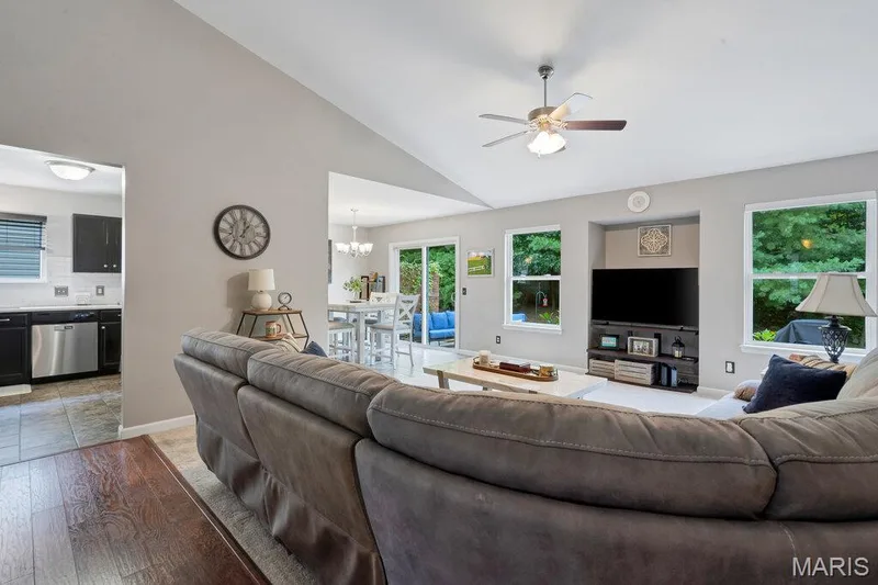 211 Discovery Village Circle, Wentzville, MO 63385 — listing photo 7 of 48