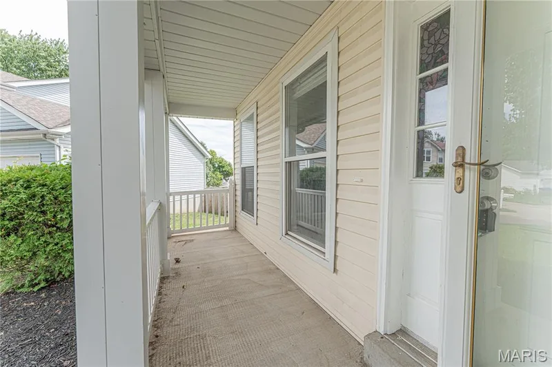 1721 Summergate Court, St Charles, MO 63303 — listing photo 2 of 39