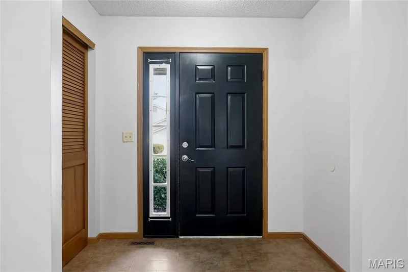 4241 Golden Wheat Drive, St Charles, MO 63304 — listing photo 2 of 25