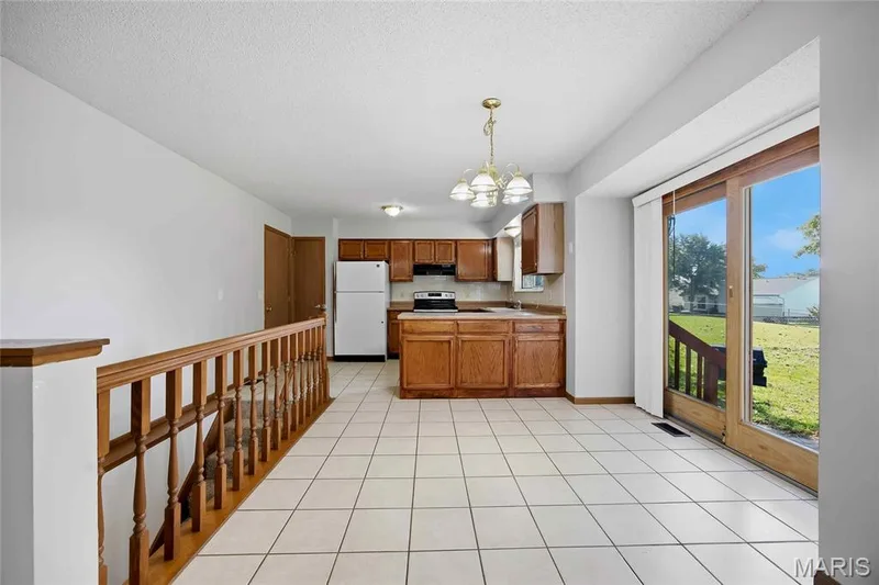 4241 Golden Wheat Drive, St Charles, MO 63304 — listing photo 6 of 25