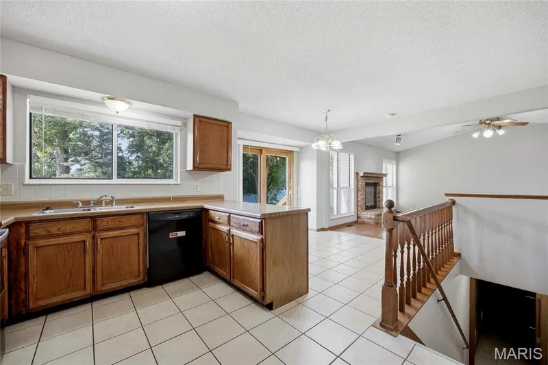 4241 Golden Wheat Drive, St Charles, MO 63304 — listing photo 8 of 25