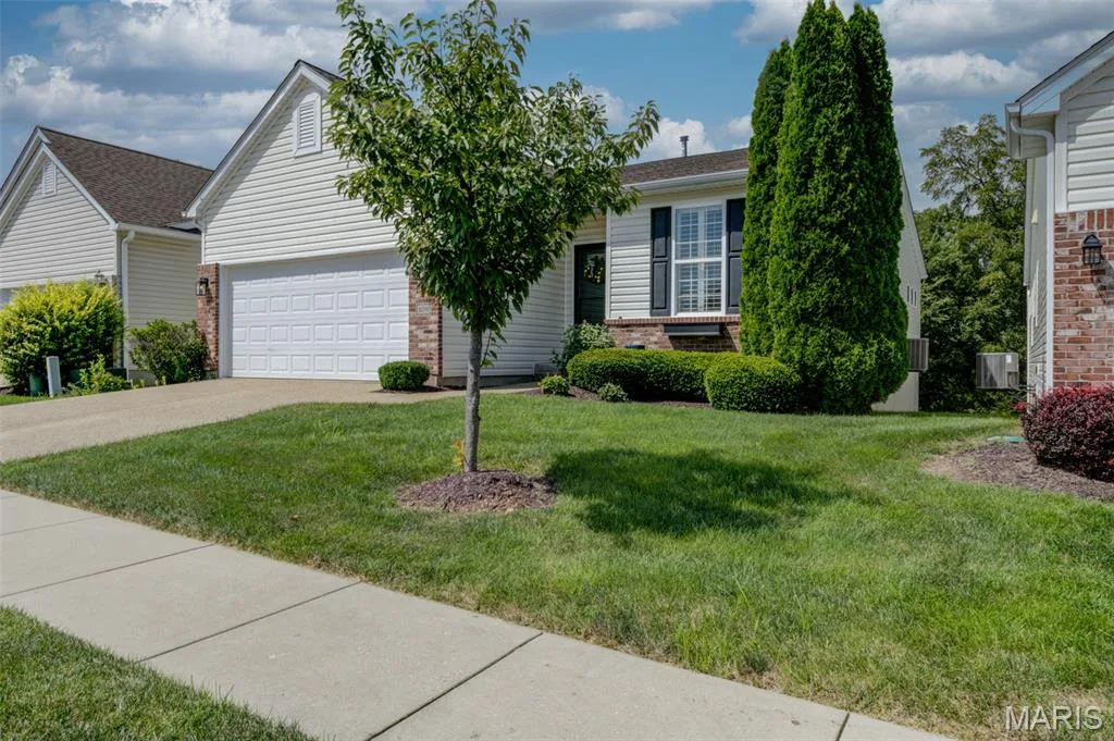 1039 Silo Bend Drive, Wentzville, MO 63385 — listing photo 1 of 43