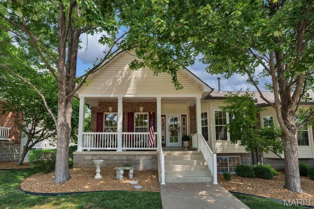 Welcome to 781 Queens Court Place! — 781 Queens Court Place, St Peters, MO 63376