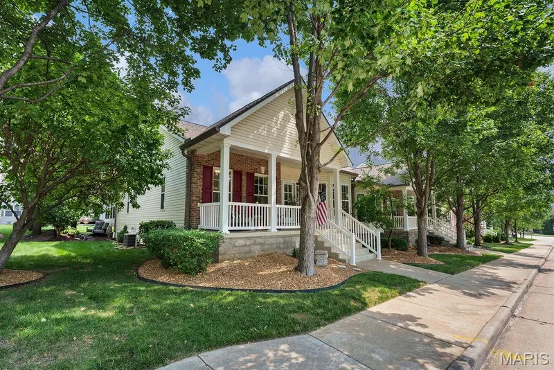 A beautiful, spacious and charming villa looking for its new owner! — 781 Queens Court Place, St Peters, MO 63376