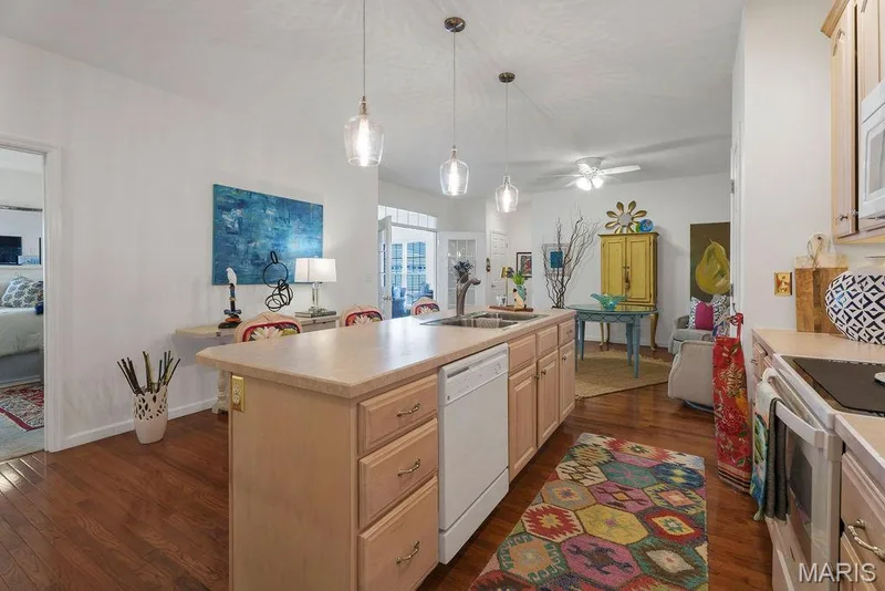 Spacious center island with a breakfast bar overhang, making it the spot to chat while preparing meals or grabbing a quick snack. — 781 Queens Court Place, St Peters, MO 63376