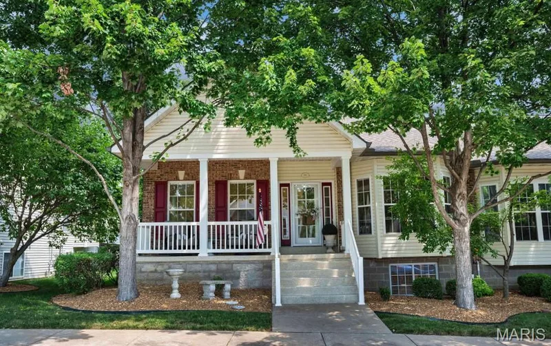 781 Queens Court Place - where YOUR next chapter begins! — 781 Queens Court Place, St Peters, MO 63376