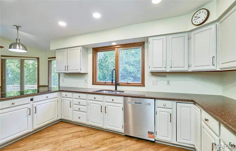 1921 Wolfcreek Pass Court, Wildwood, MO 63011 — listing photo 17 of 79