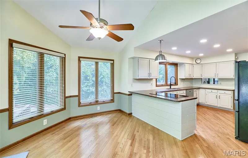 1921 Wolfcreek Pass Court, Wildwood, MO 63011 — listing photo 21 of 79