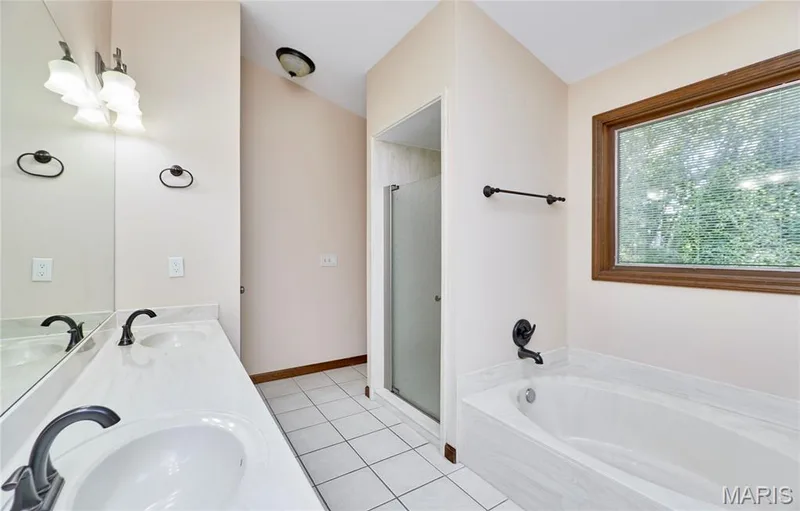 1921 Wolfcreek Pass Court, Wildwood, MO 63011 — listing photo 39 of 79