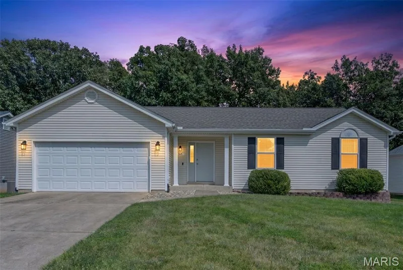 Welcome to 868 Molloy Drive!! — 868 Molloy Drive, O'Fallon, MO 63366