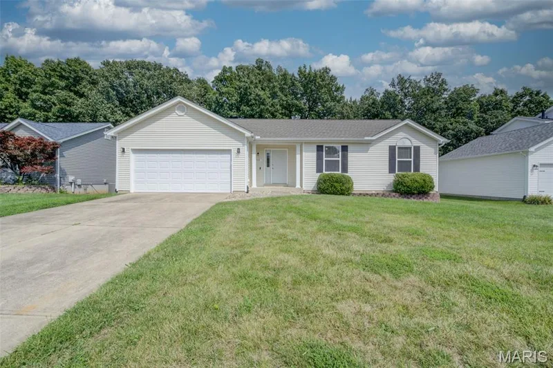 868 Molloy Drive, O'Fallon, MO 63366 — listing photo 3 of 57