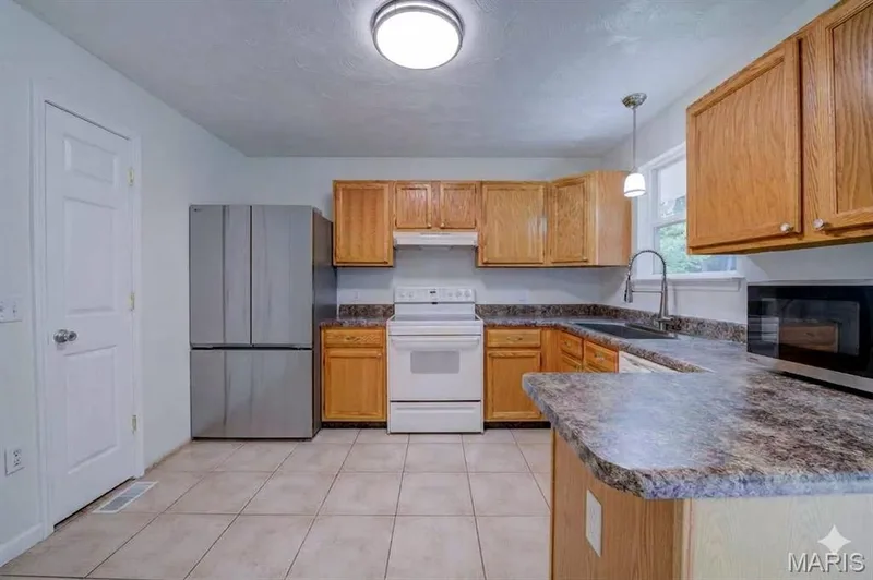 Kitchen — 868 Molloy Drive, O'Fallon, MO 63366