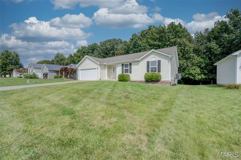 This could be yours! — 868 Molloy Drive, O'Fallon, MO 63366