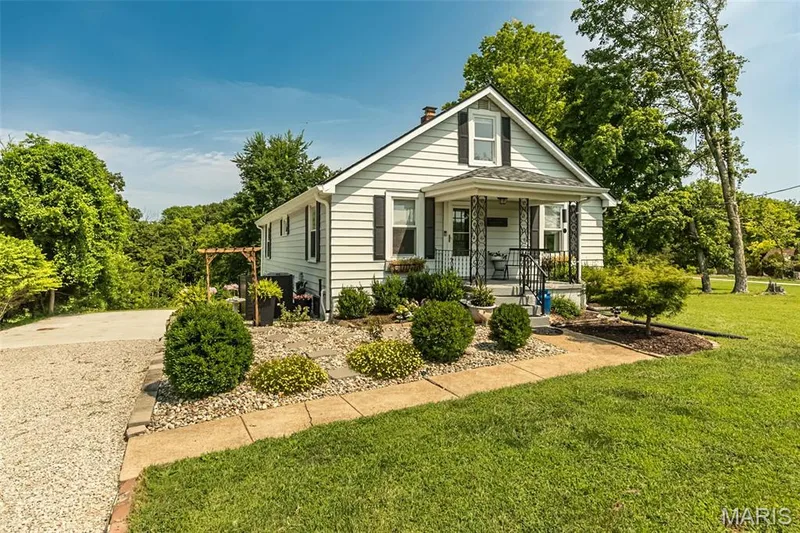Driveway is stone with a new concrete pad by garages — 17723 Mueller Road, Wildwood, MO 63038