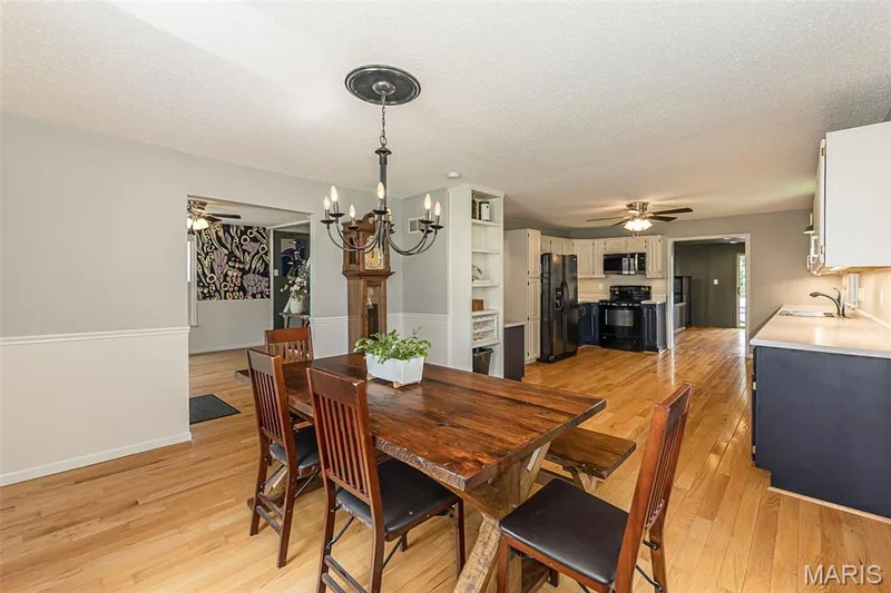 Newer light fixture. — 17723 Mueller Road, Wildwood, MO 63038