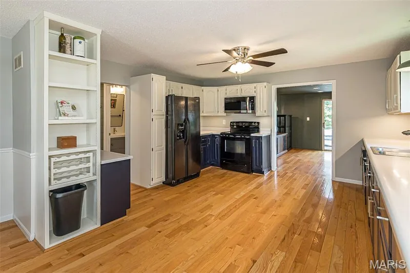 Plenty of room to add a big kitchen island — 17723 Mueller Road, Wildwood, MO 63038