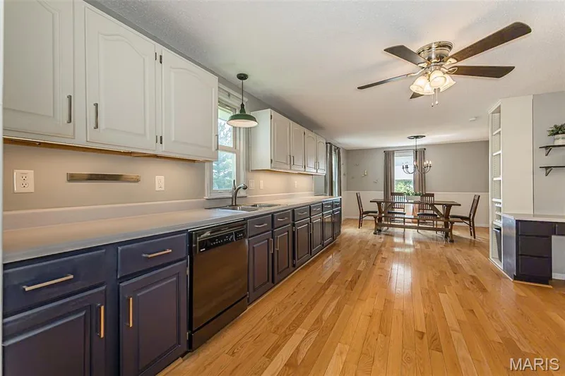Tons of cabinet space — 17723 Mueller Road, Wildwood, MO 63038