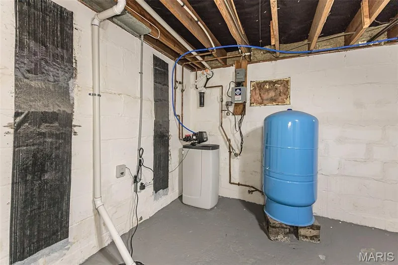 Well tank and water softner — 17723 Mueller Road, Wildwood, MO 63038