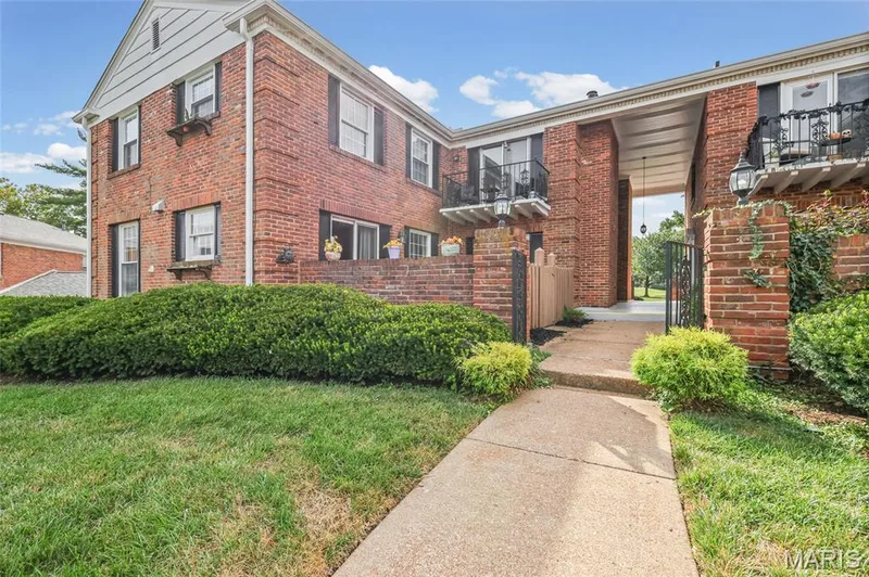 13419 Land O Woods Drive #1, Chesterfield, MO 63141 — listing photo 4 of 30