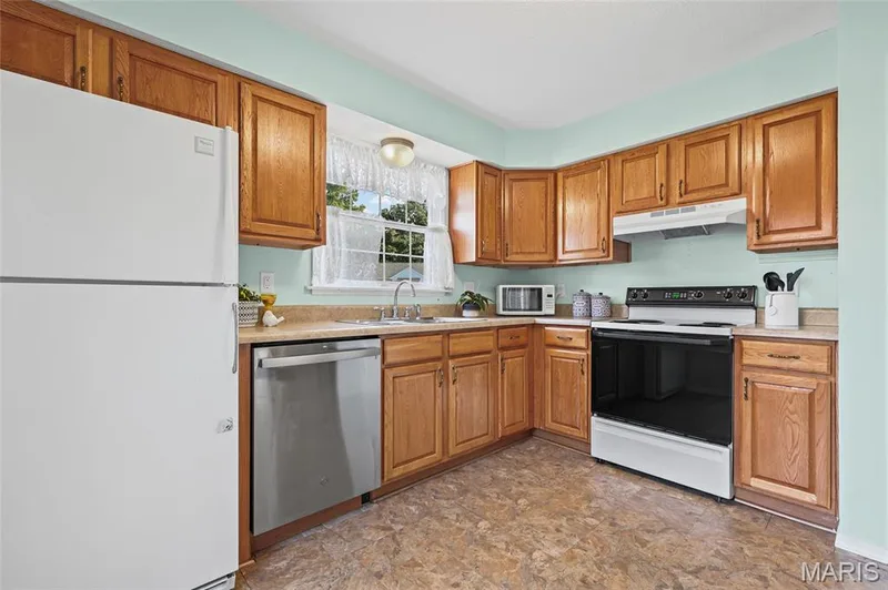 13419 Land O Woods Drive #1, Chesterfield, MO 63141 — listing photo 11 of 30
