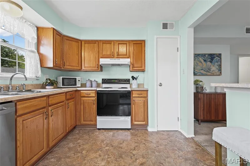 13419 Land O Woods Drive #1, Chesterfield, MO 63141 — listing photo 12 of 30
