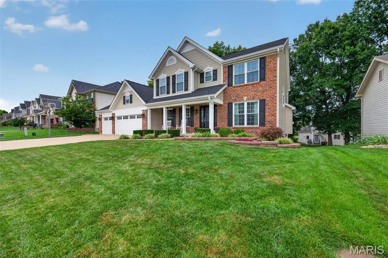 932 Bentley Park Circle, O'Fallon, MO 63368 — listing photo 2 of 89