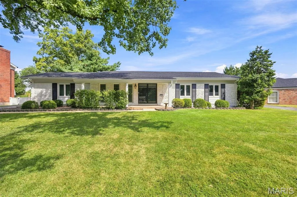 165 Saddleford Drive, Chesterfield, MO 63017 — listing photo 1 of 42