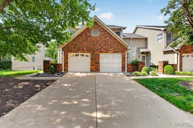 This home offers a walk-out Lower Level ($15,000) Upgrade — 16252 Lea Oak Court, Chesterfield, MO 63017
