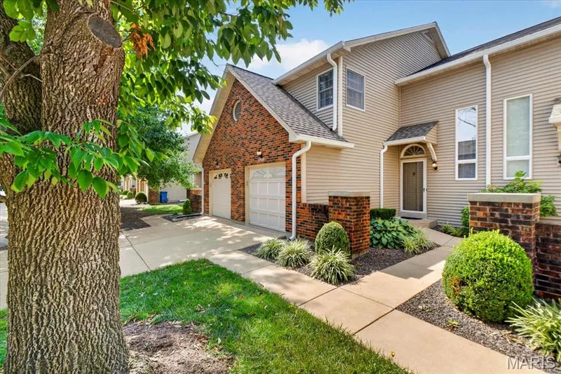 Perfect area for walking to Stores & Shopping!! — 16252 Lea Oak Court, Chesterfield, MO 63017