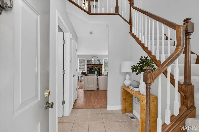 Gorgeous inside!! Move in Ready!! Freshly Painted — 16252 Lea Oak Court, Chesterfield, MO 63017