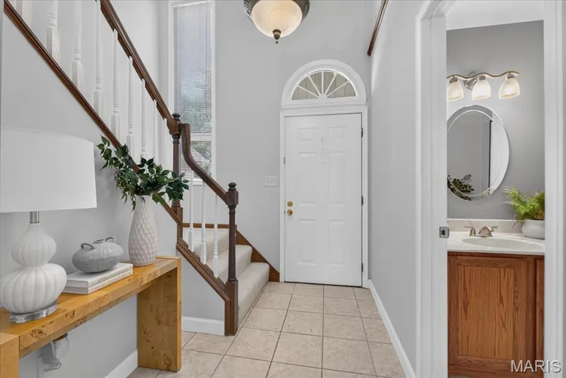 Beautiful Staircase — 16252 Lea Oak Court, Chesterfield, MO 63017