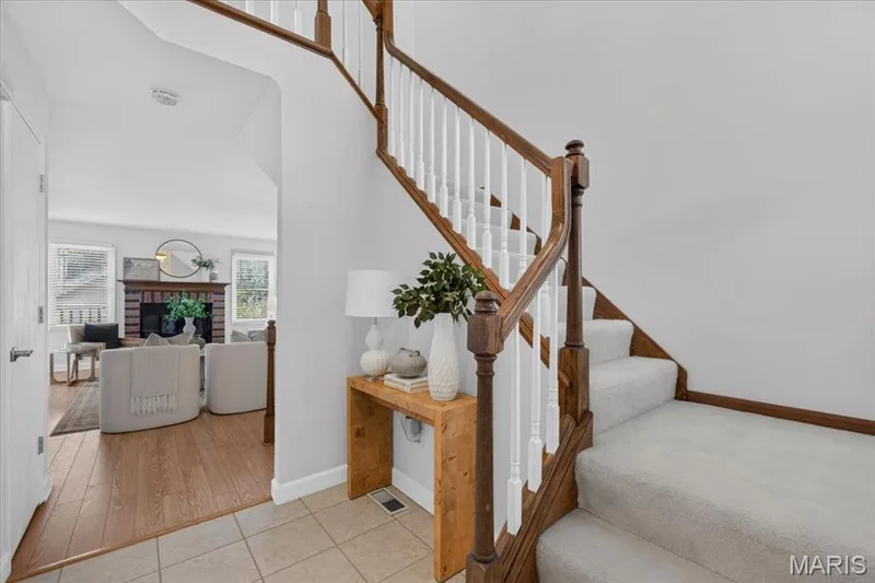 Two Story Foyer!! Gorgeus Floors! — 16252 Lea Oak Court, Chesterfield, MO 63017